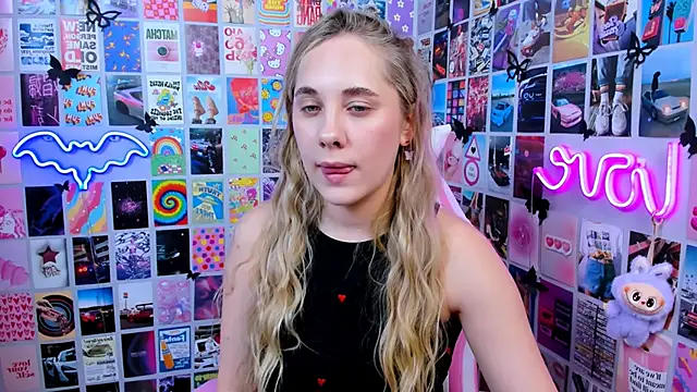 Snapshot of MiaMilas chatting on 01/12/26, 02:22 MiaMilas online show from 01/12/26, 02:22