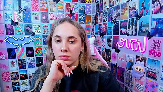 Snapshot of MiaMilas chatting on 02/16/26, 02:13 MiaMilas online show from 02/16/26, 02:13