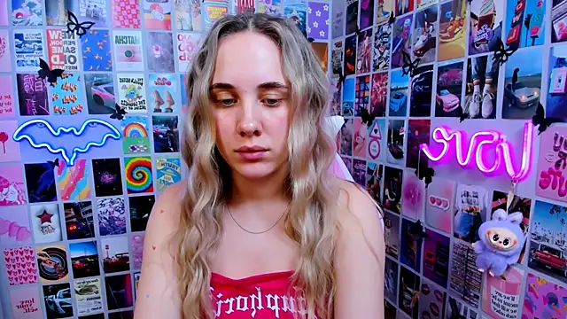 Snapshot of MiaMilas chatting on 02/18/26, 02:46 MiaMilas online show from 02/18/26, 02:46