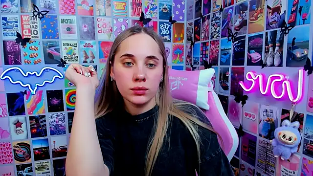 Snapshot of MiaMilas chatting on 02/19/26, 04:03 MiaMilas online show from 02/19/26, 04:03