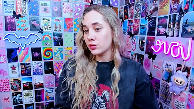 Snapshot of MiaMilas chatting on 02/24/26, 03:43 MiaMilas online show from 02/24/26, 03:43