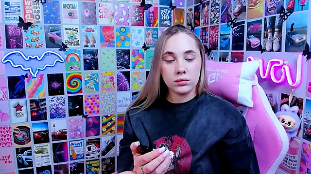 Snapshot of MiaMilas chatting on 03/17/26, 02:53 MiaMilas online show from 03/17/26, 02:53