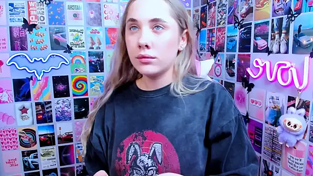 Snapshot of MiaMilas chatting on 03/19/26, 03:49 MiaMilas online show from 03/19/26, 03:49