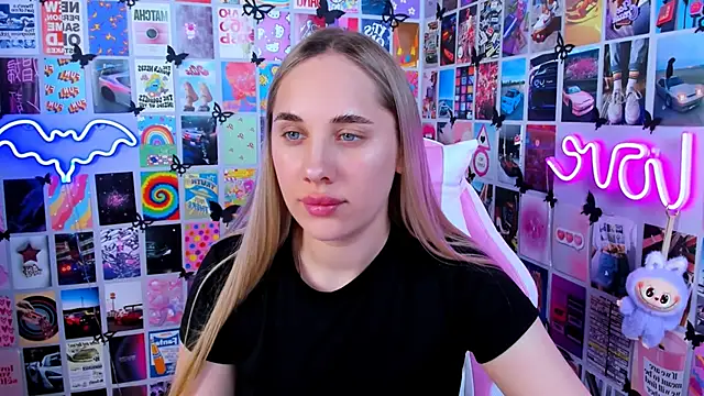 Snapshot of MiaMilas chatting on 06/17/26, 04:08 MiaMilas online show from 06/17/26, 04:08