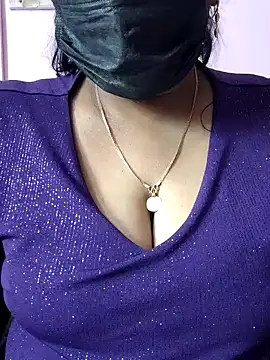 mallu-sumi online show from 04/18/26, 04:38