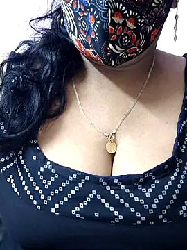 mallu-sumi online show from 04/19/26, 06:10