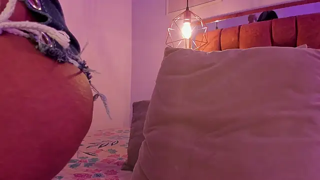 kristakinnky online show from 10/15/25, 01:33