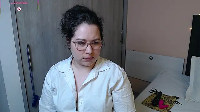 May Carlier online show from 03/17/25, 11:11