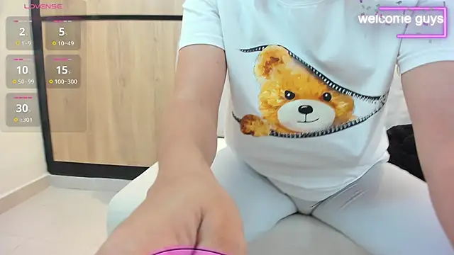 adela chase online show from 12/04/25, 02:43