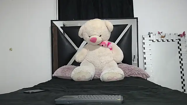 Snapshot of merlin-18 chatting on 02/22/25, 04:07 merlin-18 online show from 02/22/25, 04:07