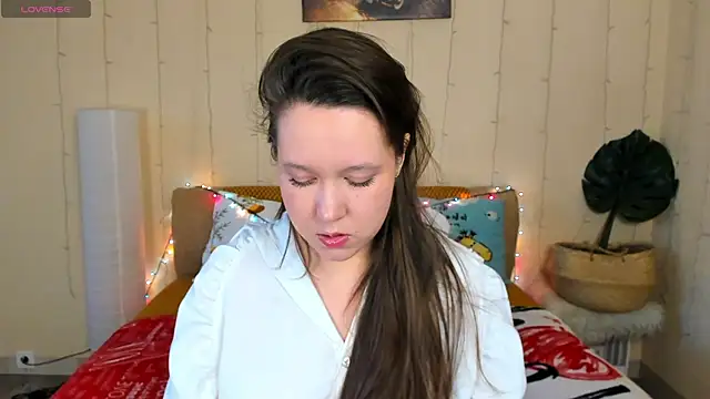 Mira Karter online show from 05/15/26, 04:08
