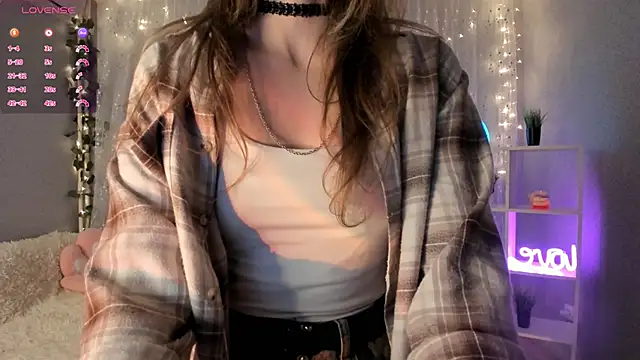 Snapshot of AraCopple chatting on 12/06/24, 08:18 AraCopple online show from 12/06/24, 08:18