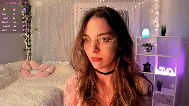 Snapshot of AraCopple chatting on 12/08/24, 08:04 AraCopple online show from 12/08/24, 08:04