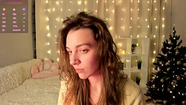 Snapshot of AraCopple chatting on 12/31/24, 12:43 AraCopple online show from 12/31/24, 12:43