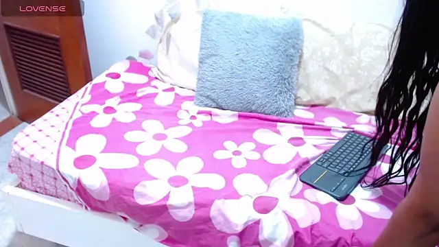 ZuryFerrari online show from 11/21/25, 03:33