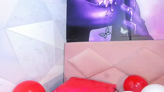 Lucy White   online show from 02/13/25, 09:17