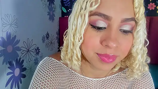 Lucy White   online show from 10/06/25, 06:38