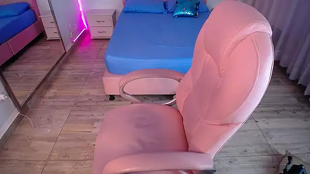 Snapshot of pettit_courtny chatting on 01/03/25, 09:25 pettit courtny online show from 01/03/25, 09:25