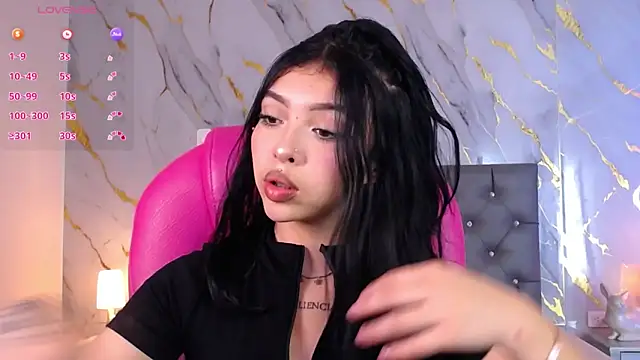 Snapshot of pettit_courtny chatting on 03/13/25, 07:39 pettit courtny online show from 03/13/25, 07:39