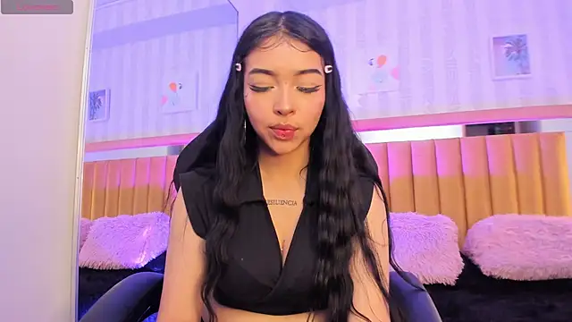 Snapshot of pettit_courtny chatting on 10/02/25, 08:38 pettit courtny online show from 10/02/25, 08:38