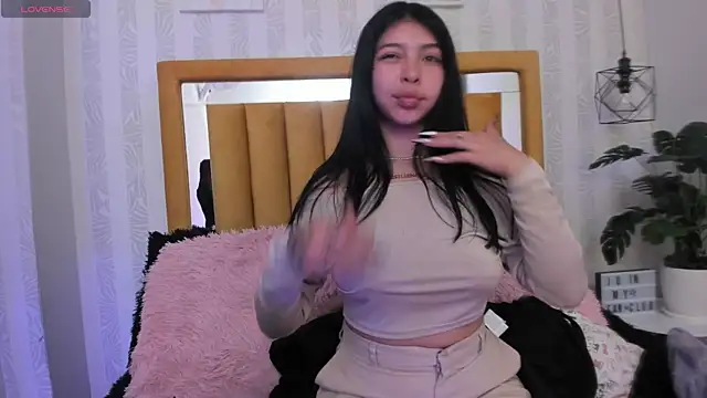 Snapshot of pettit_courtny chatting on 10/11/25, 09:02 pettit courtny online show from 10/11/25, 09:02