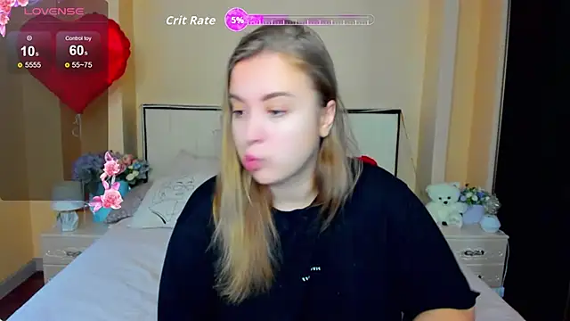 Snapshot of AlexissM chatting on 10/06/25, 06:33 AlexissM online show from 10/06/25, 06:33