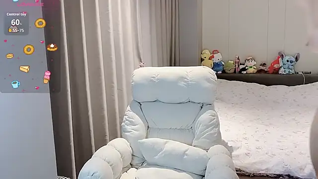 qiqi-666 online show from 09/18/25, 11:01