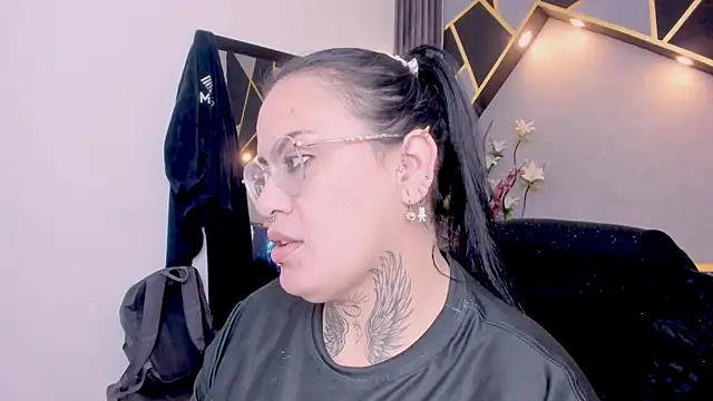 Snapshot of brigittemiller chatting on 06/12/26, 01:37 brigittemiller online show from 06/12/26, 01:37