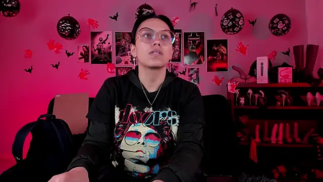 lilith-deveraux online show from 11/19/25, 02:39