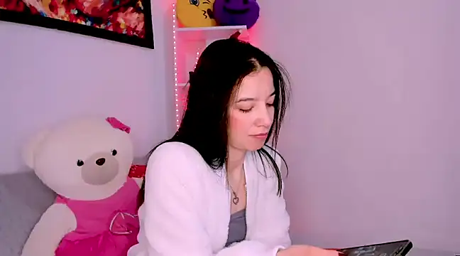 Snapshot of Manuelaa_mejiia chatting on 12/17/24, 04:21 Manuelaa mejiia online show from 12/17/24, 04:21