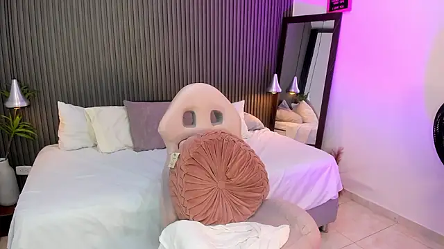 Snapshot of Axel_brunette1 chatting on 02/20/26, 06:26 Axel brunette1 online show from 02/20/26, 06:26