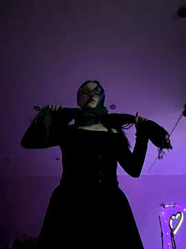 MaddisonHaas online show from 12/17/25, 03:01