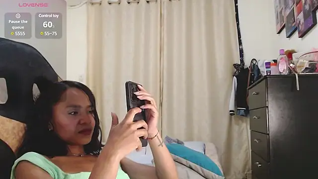 Samary thomas online show from 12/22/24, 02:17