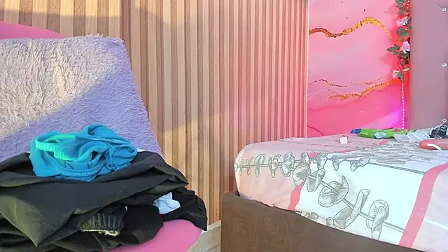 Taylor  cooper online show from 02/17/25, 09:52