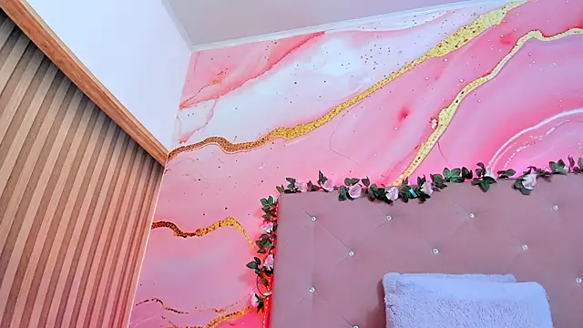 Taylor  cooper online show from 02/18/25, 10:14