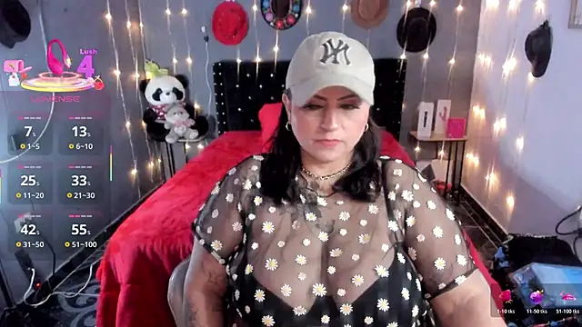 Ivonnee   online show from 11/16/25, 01:22