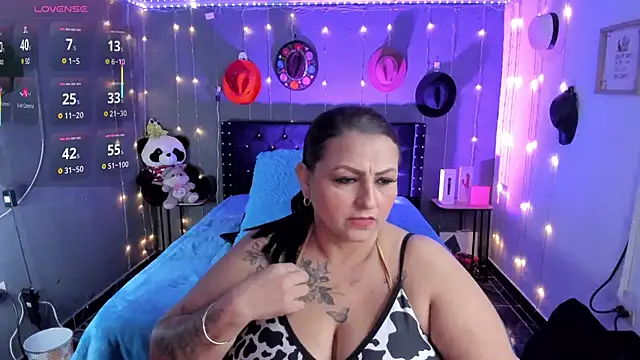 Ivonnee   online show from 11/30/25, 12:03