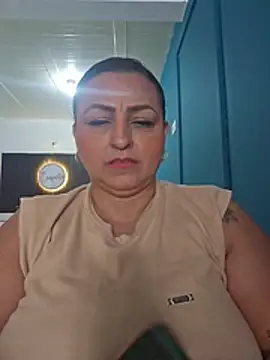 Ivonnee   online show from 12/04/25, 05:21