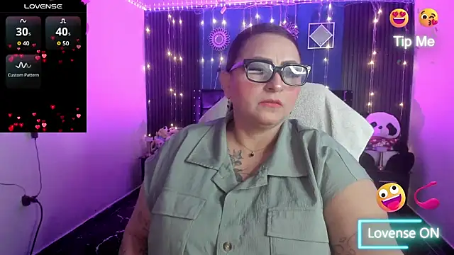 Ivonnee   online show from 04/11/26, 03:44