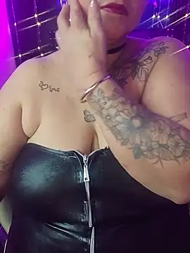 Snapshot of Ivonnee__ chatting on 06/26/26, 11:25 Ivonnee online show from 06/26/26, 11:25