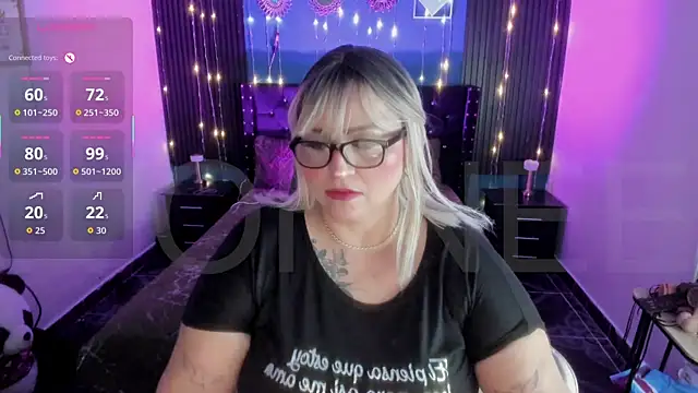 Snapshot of Ivonnee__ chatting on 07/16/26, 12:05 Ivonnee online show from 07/16/26, 12:05