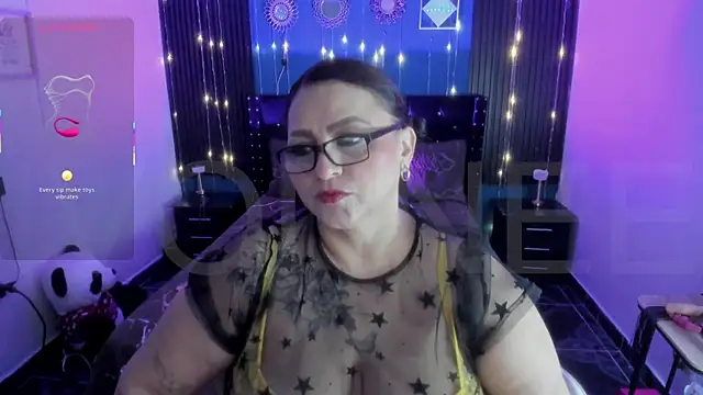 Snapshot of Ivonnee__ chatting on 07/19/26, 12:03 Ivonnee online show from 07/19/26, 12:03