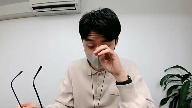 Snapshot of TakuryuJPN chatting on 12/16/24, 10:03 TakuryuJPN online show from 12/16/24, 10:03