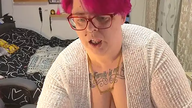 Snapshot of SunshineLexi chatting on 02/18/25, 07:19 SunshineLexi online show from 02/18/25, 07:19