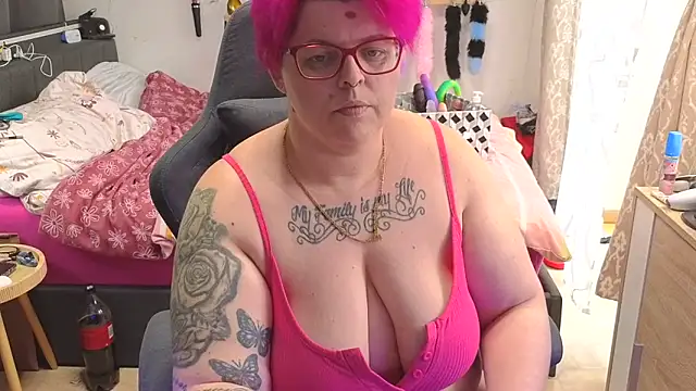 Snapshot of SunshineLexi chatting on 02/24/25, 09:43 SunshineLexi online show from 02/24/25, 09:43