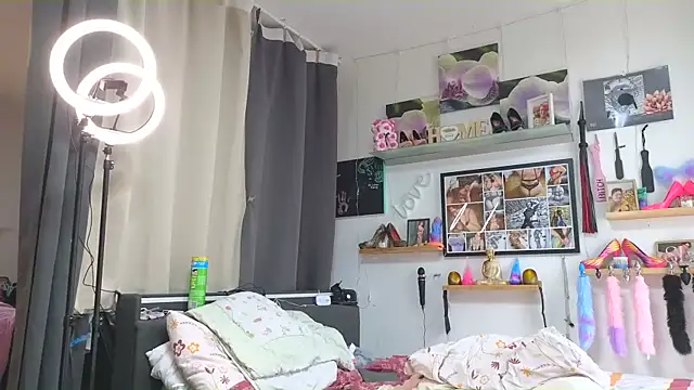 Snapshot of SunshineLexi chatting on 03/10/25, 10:04 SunshineLexi online show from 03/10/25, 10:04