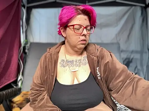 Snapshot of SunshineLexi chatting on 03/21/25, 12:28 SunshineLexi online show from 03/21/25, 12:28