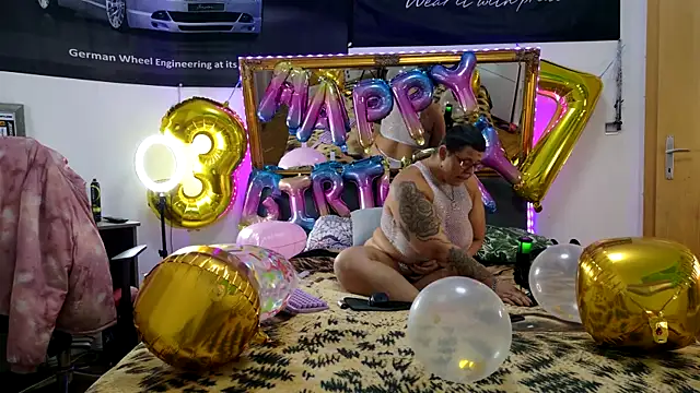 Snapshot of SunshineLexi chatting on 10/28/25, 03:25 SunshineLexi online show from 10/28/25, 03:25