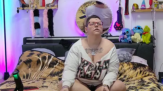 Snapshot of SunshineLexi chatting on 11/24/25, 07:19 SunshineLexi online show from 11/24/25, 07:19