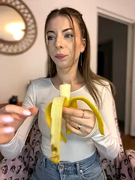 Mia Ethan online show from 10/09/25, 07:17